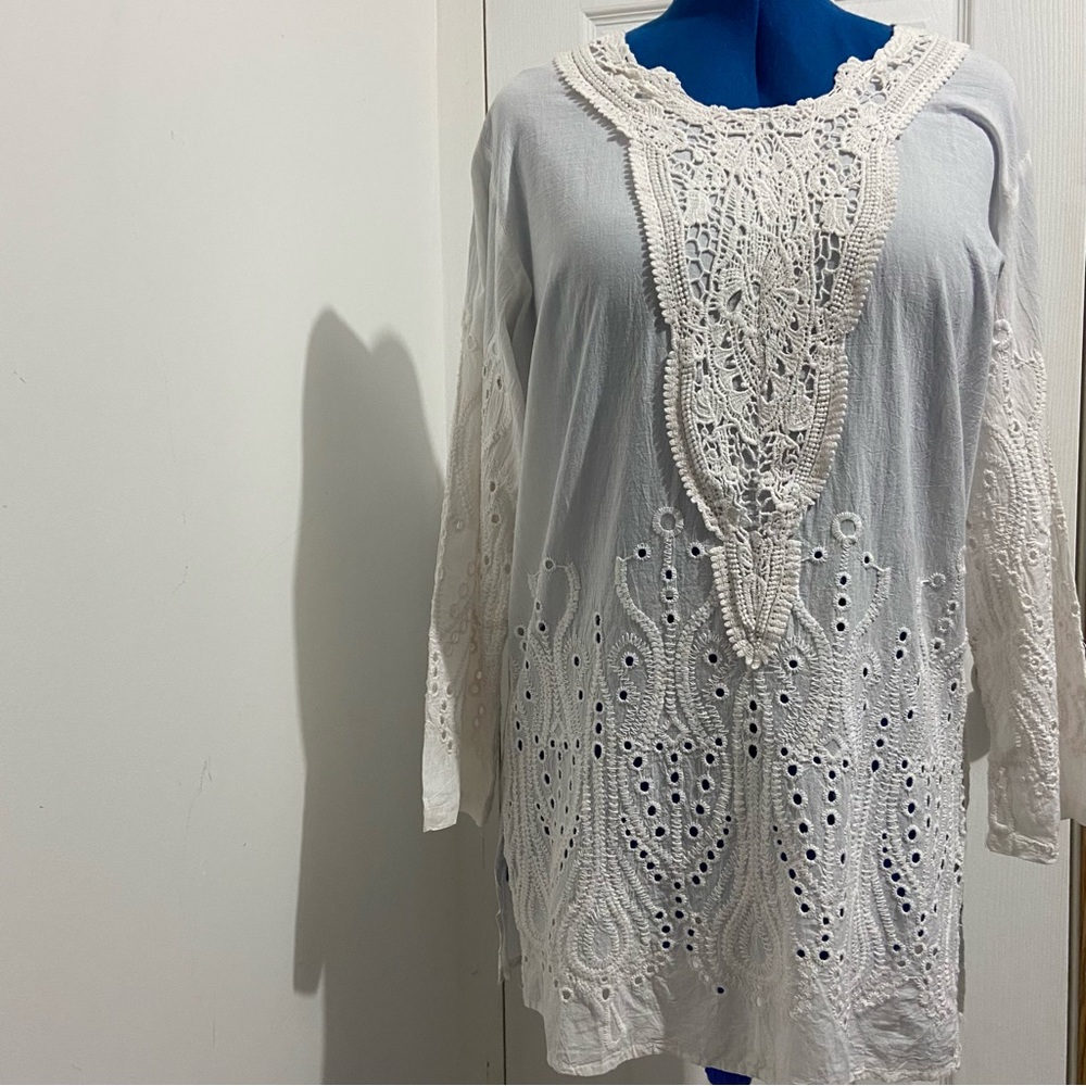 SR Fashion women paper white 100% cotton embroidery details tunic. Size XXL. NWT